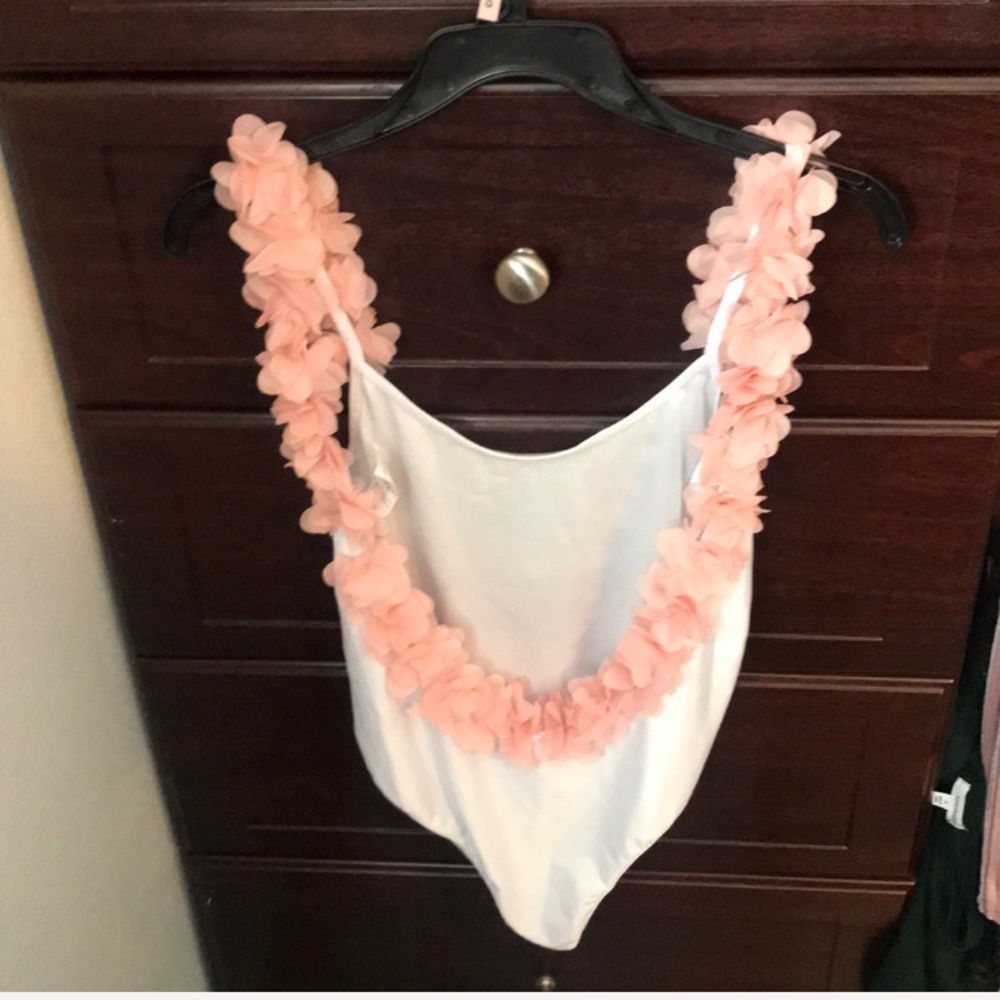 White Scoop Back Flower Trim Swimsuit Size: S